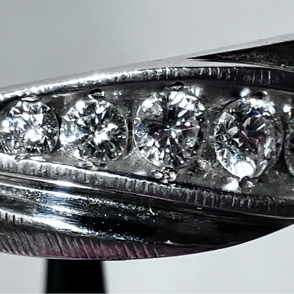 14Kt WHITE GOLD & DIAMOND Ring / Channel Set / Size 9.5 / Comfort Fit Setting - Picture 3 of 10